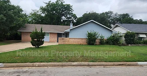704 Royce Dr Photo 1