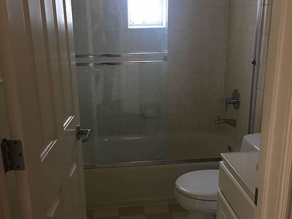 4th image of 1702 Washington St #301