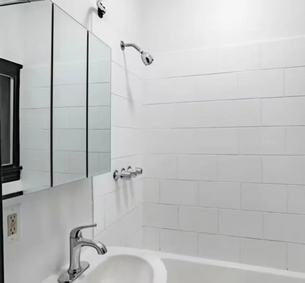 St. Moritz Apartments — Photo 2