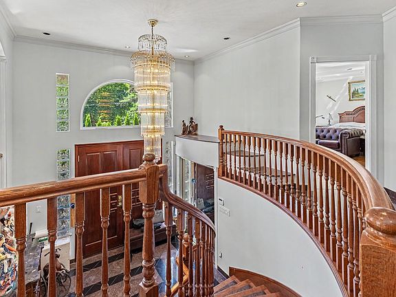 4th image of 731 Gatensbury St