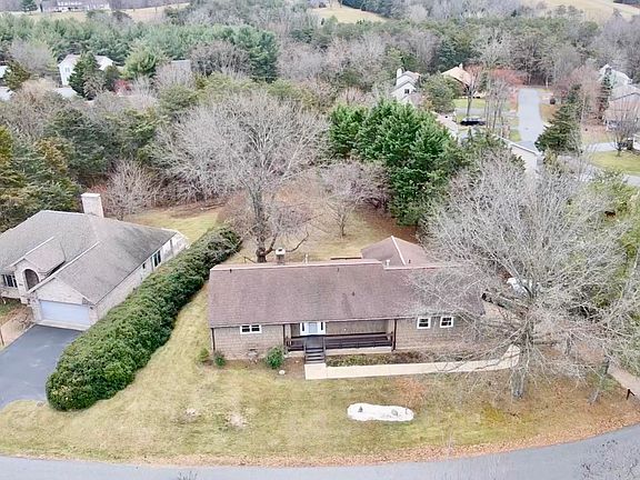 4th image of 221 Alleghany Dr