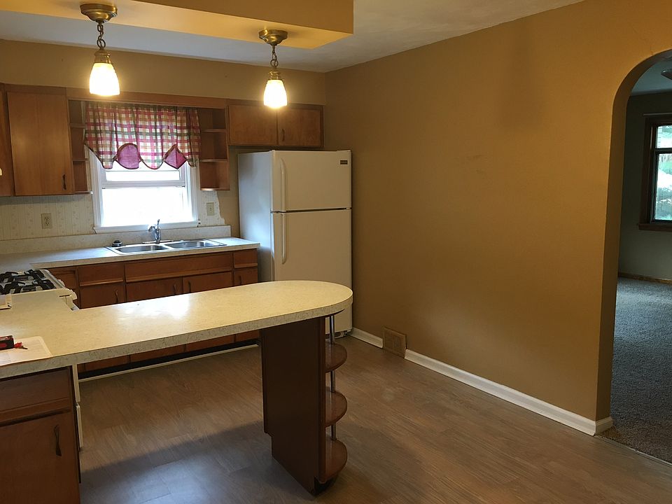 1st image of 408 Marshall St