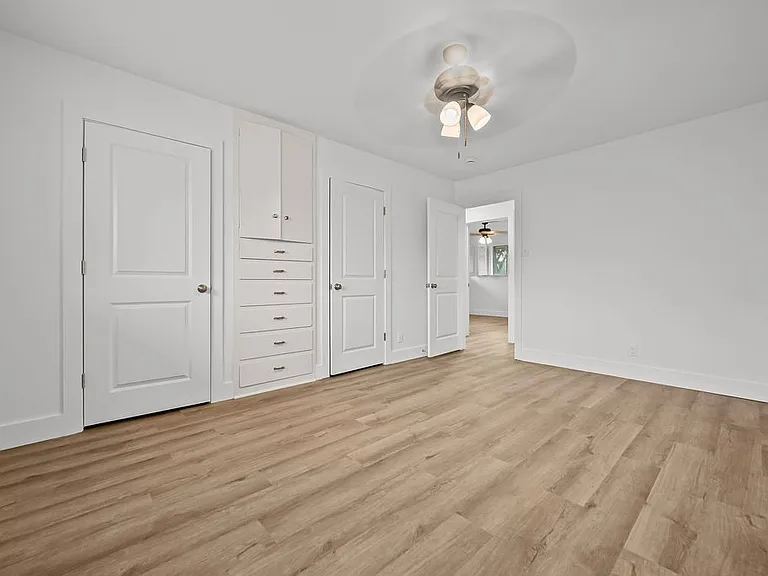 445 Montclair Dr — Photo 8