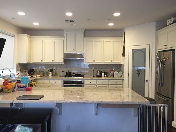 Upgraded kitchen w/ Stainless Steel Appliances & granite cou