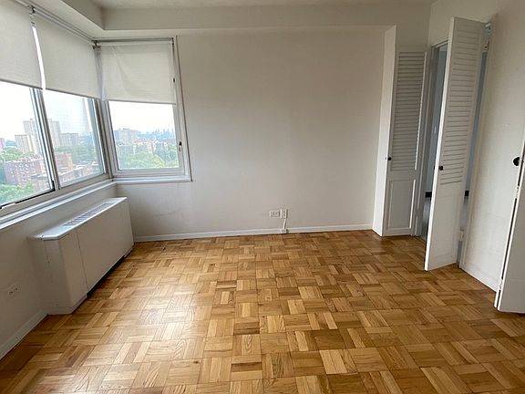 3rd image of 3333 Henry Hudson Pkwy APT 6B