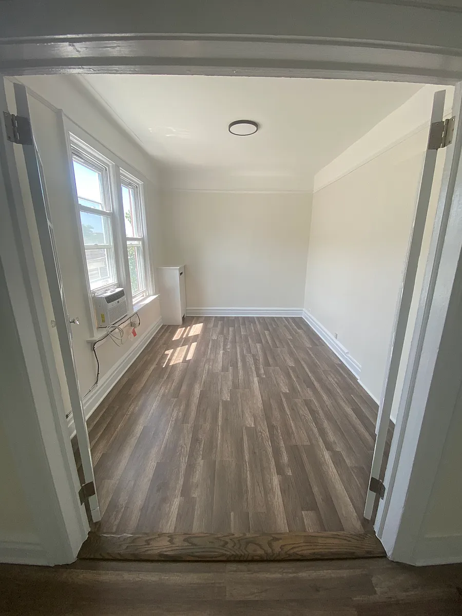 Building Photo - 85-04 76th St #2F