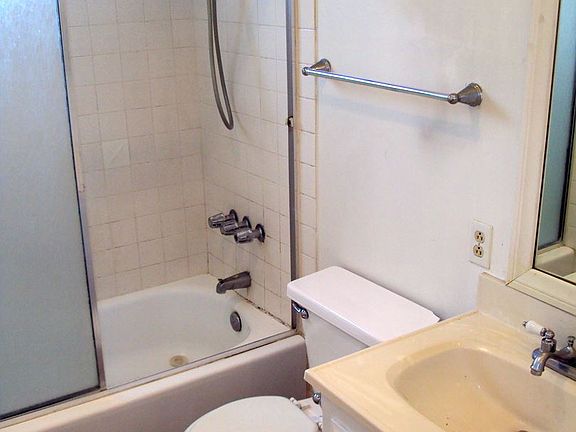 4th image of 4652 33rd St APT 07