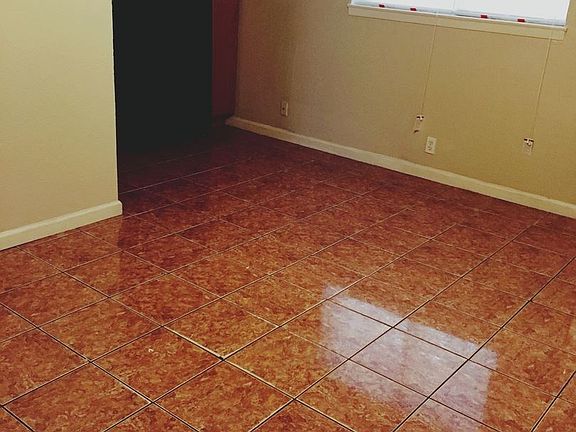 3rd image of 1505 W Lovers Ln APT 11