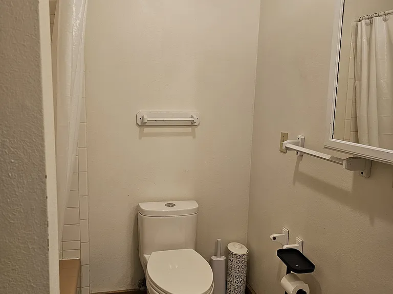 Bathroom with tub/shower
