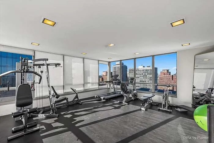 30 E Elm St #3D — Photo 15