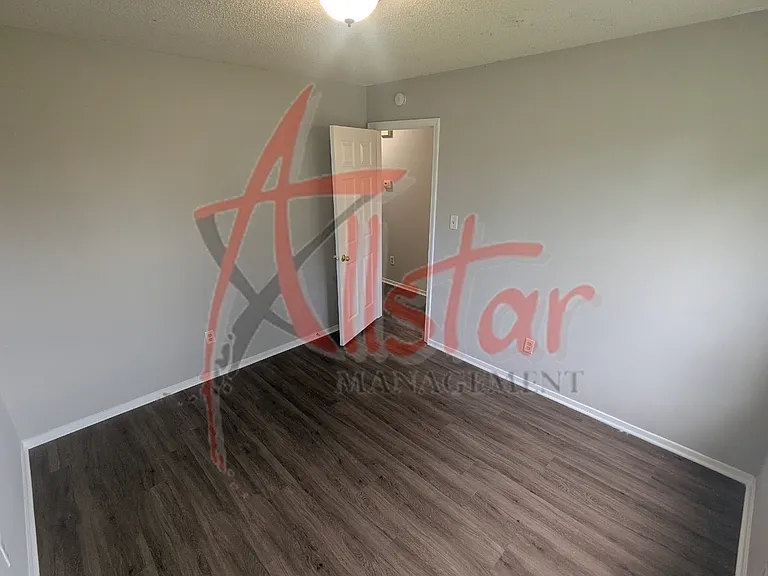2922 Waverly Dr — Photo 8