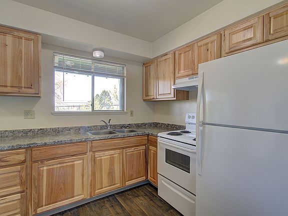 3rd image of 3102 Harney St Unit 6