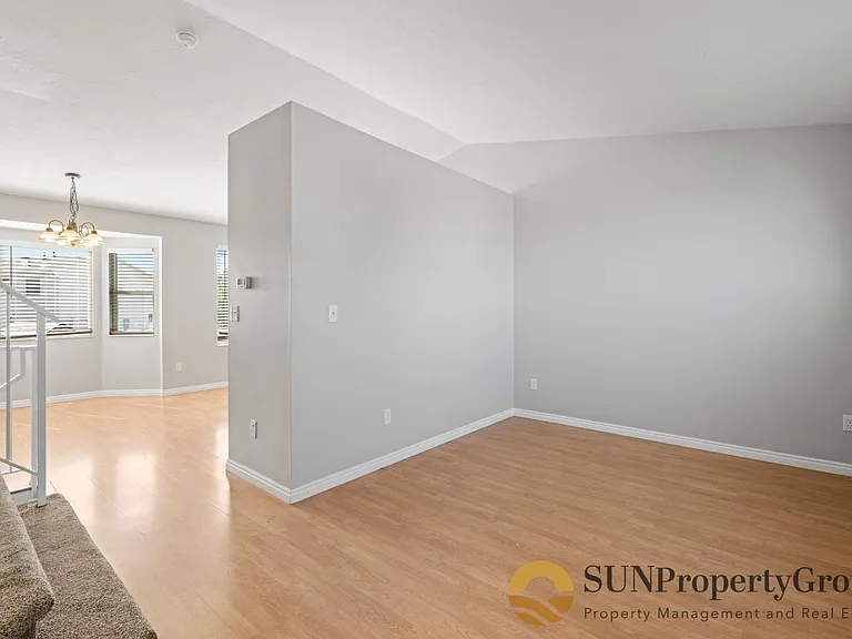 5458 S 4250 W — Photo 2