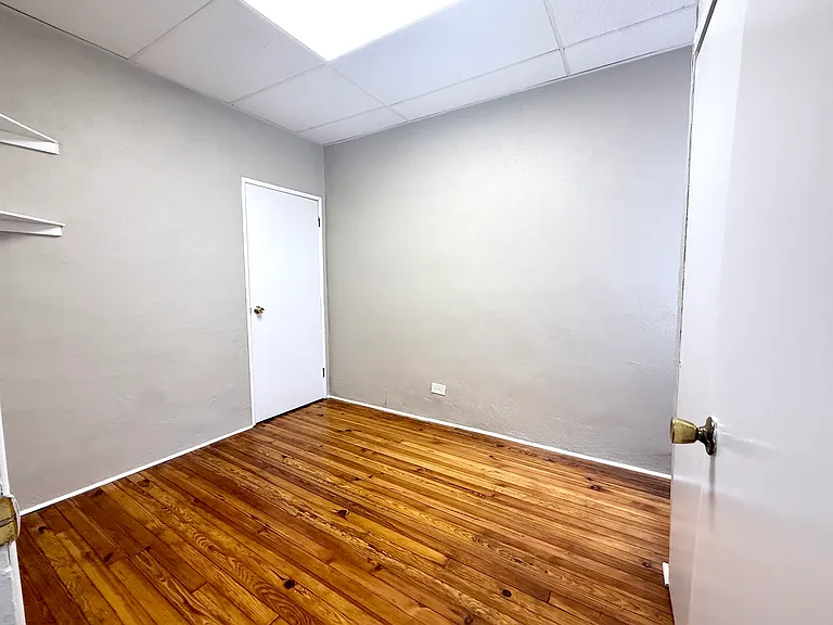 2417 S American St — Photo 6