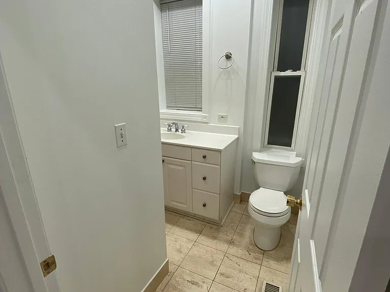 1908 W Wabansia Ave #1F — Photo 6