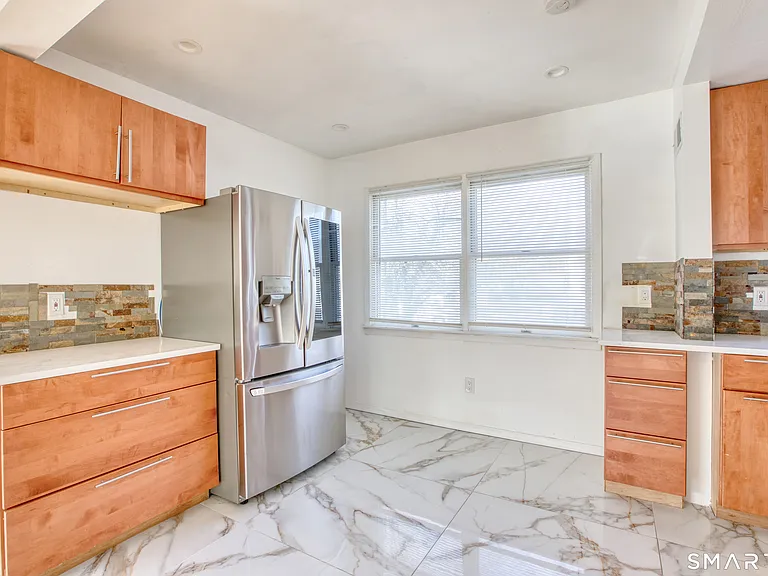 24 Hollow Wood Ln — Photo 6