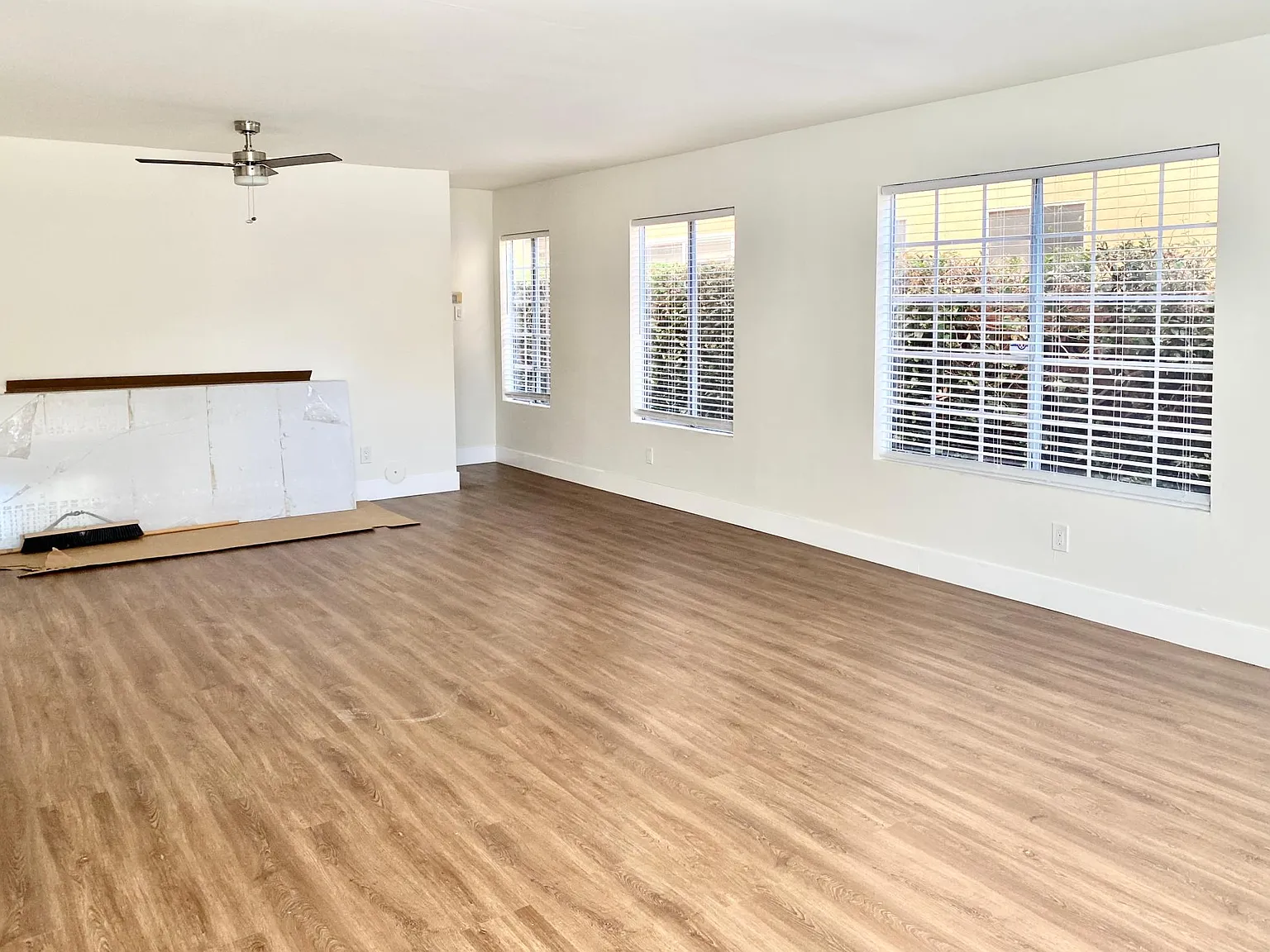 4 bed, 2.5 bath, 1950 sqft, $6,900 — Photo 3