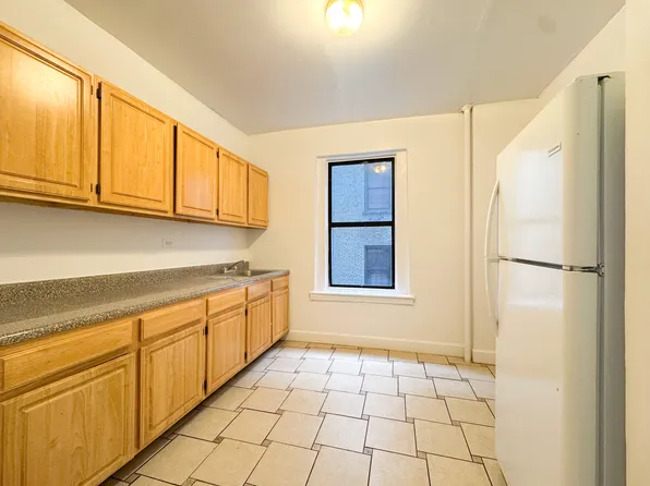 910 Riverside Drive image 3 of 12