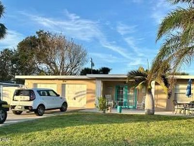 126 E Gadsden Ln, Cocoa Beach, FL, 32931