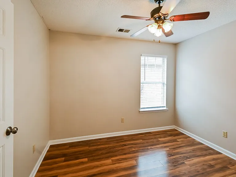 8262 Regal Bend Dr — Photo 12