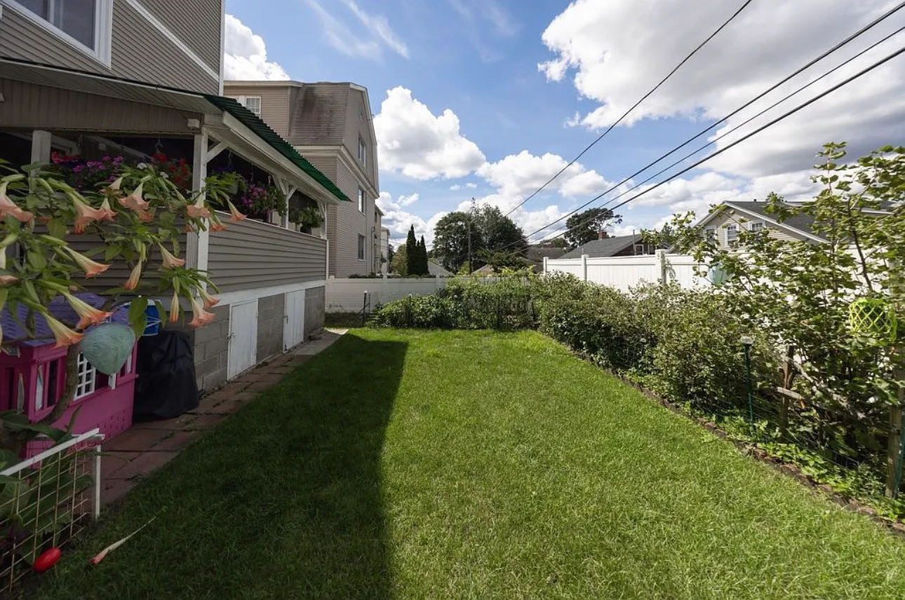 87 Fairfax Rd — Photo 2