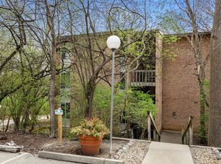 6010 Forest View Rd APT 1B, Lisle, IL 60532