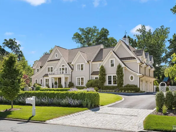 721 Orchard Ln, Franklin Lakes, NJ 07417
