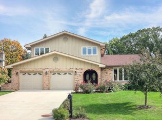 9S251 Graceland St, Downers Grove, IL 60516