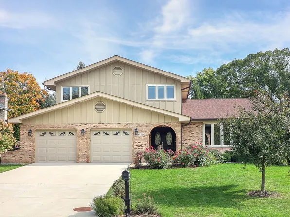 9S251 Graceland St, Downers Grove, IL 60516