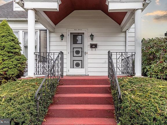 2nd image of 315 Gertrude St