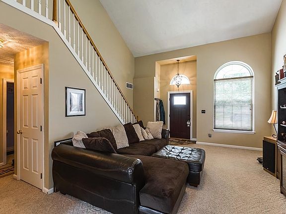 4th image of 129 Buckingham Ln