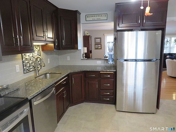 5th image of 32 Pickering Lane #32