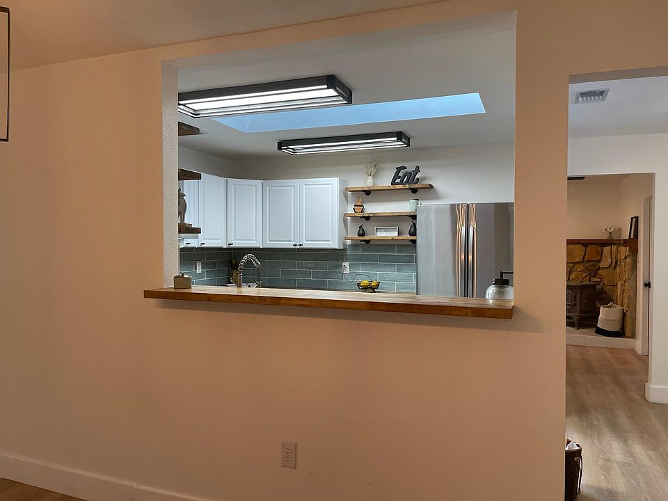 1st image of 46 Crestwood Cir