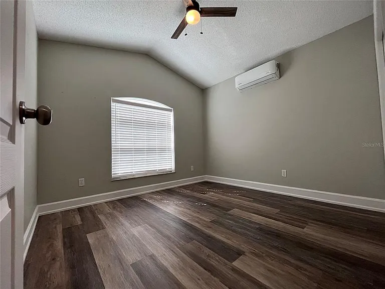 3705 Seminole Dr — Photo 10