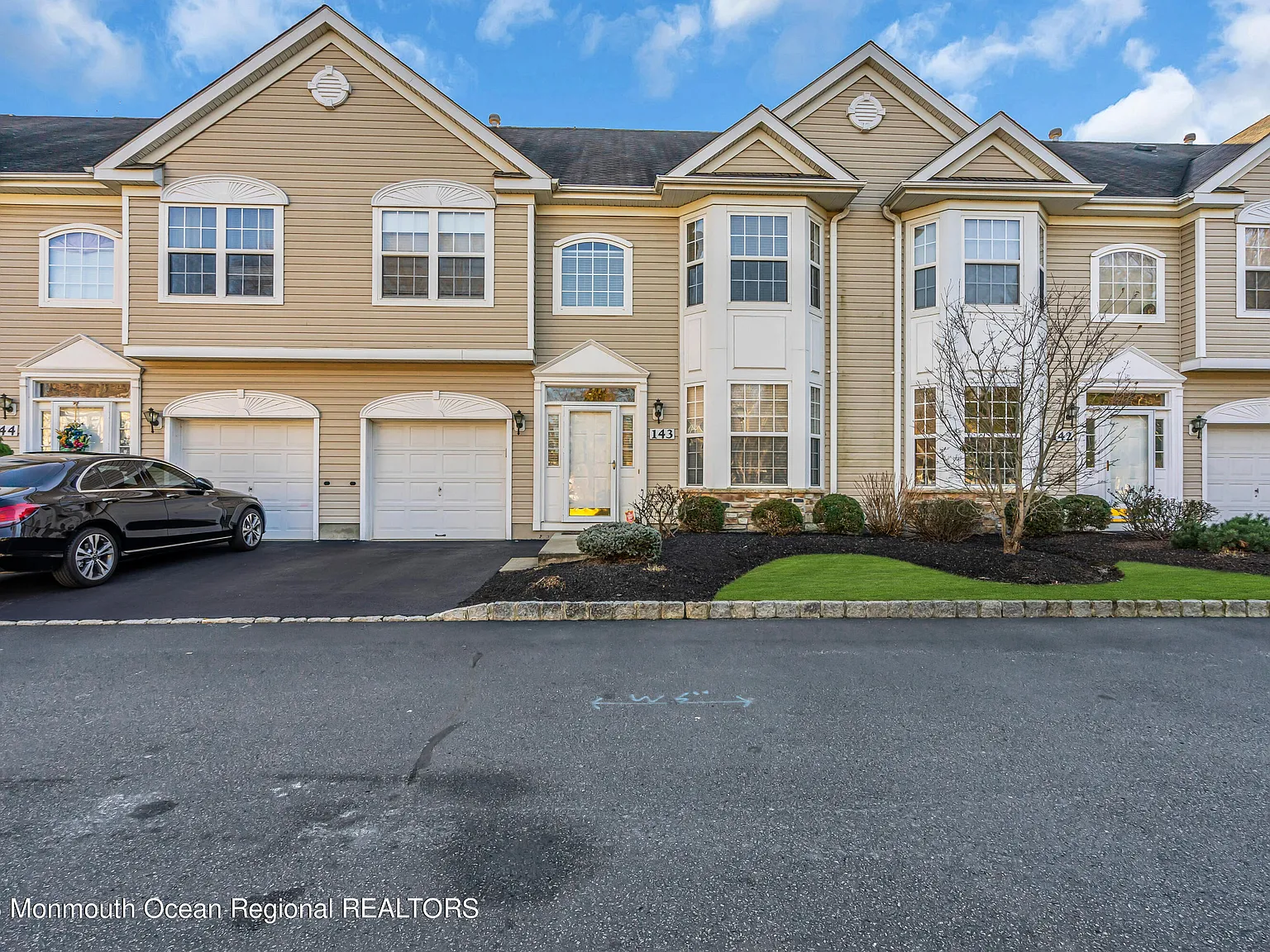 3 bed, 2.5 bath, 1906 sqft, $4,250 — Photo 2