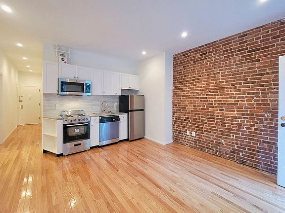 3rd image of 321 E 75th St #1R