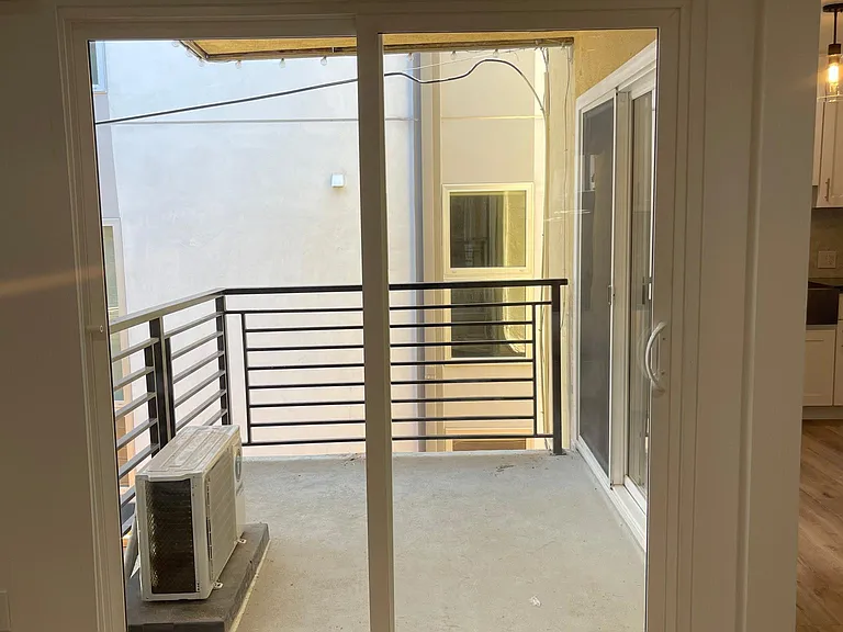1221 Horn Ave #4 — Photo 7