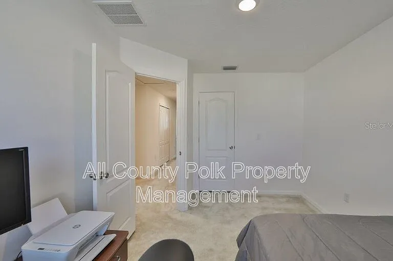 3867 Hampstead Ln — Photo 11