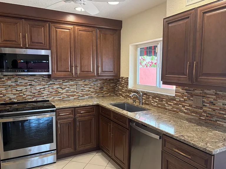 21435 Campo Allegro Dr — Photo 2