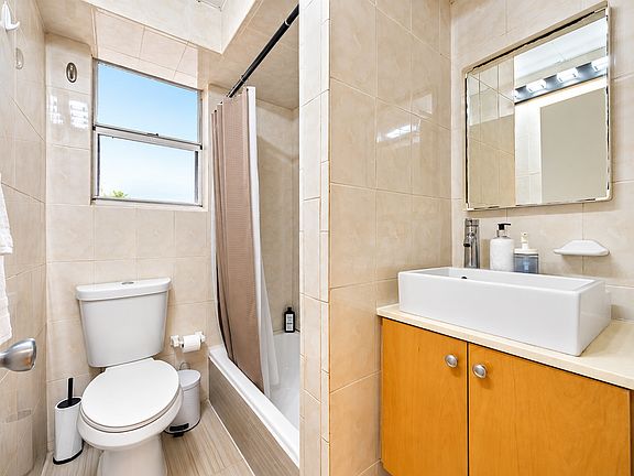 3rd image of 227 1st St APT 6