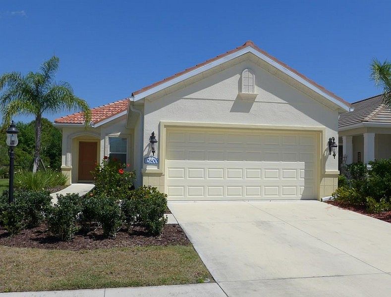 Front view with Driveway and Garage