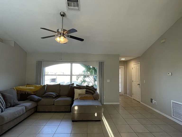 1602 SW 16th Ct — Photo 17