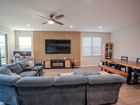 4th image of 2911 Farmall Dr