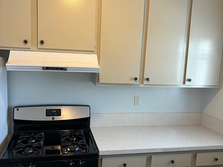 116 Rose Ave #8 — Photo 3