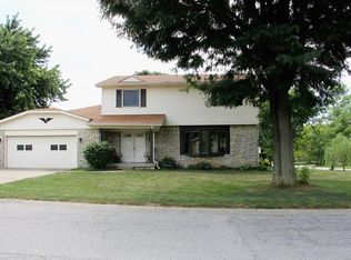 615 Valley Oaks Rd, Greenwood, IN 46143