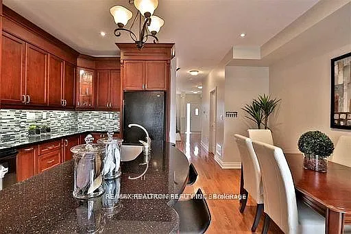 1339 Woodbine Ave #UPPER — Photo 9