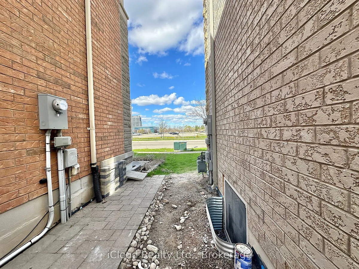 Building Photo - 704 Santa Maria Blvd #BASEMENT