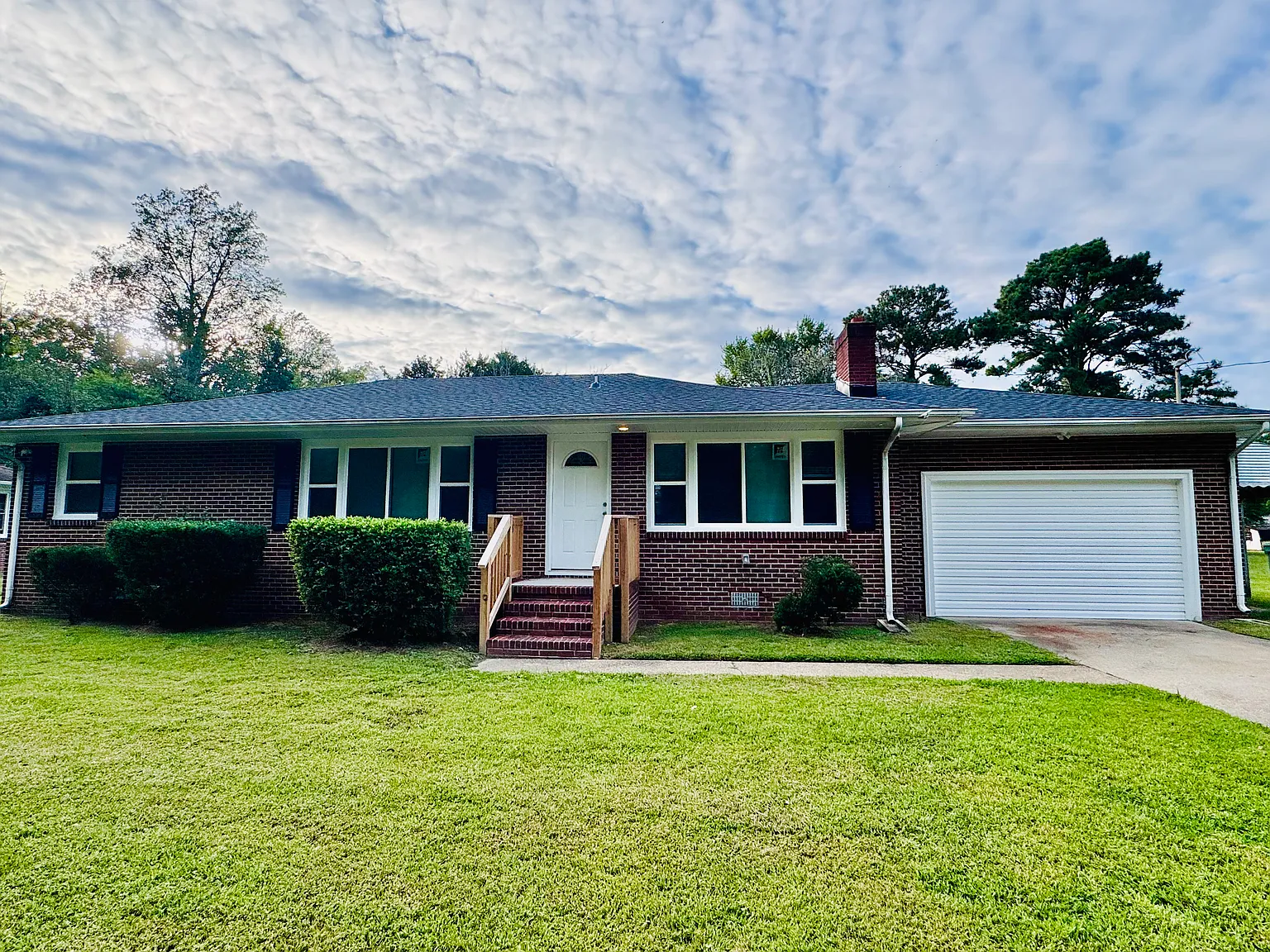 4 bed, 2.5 bath, 1600 sqft, $2,800 — Photo 1