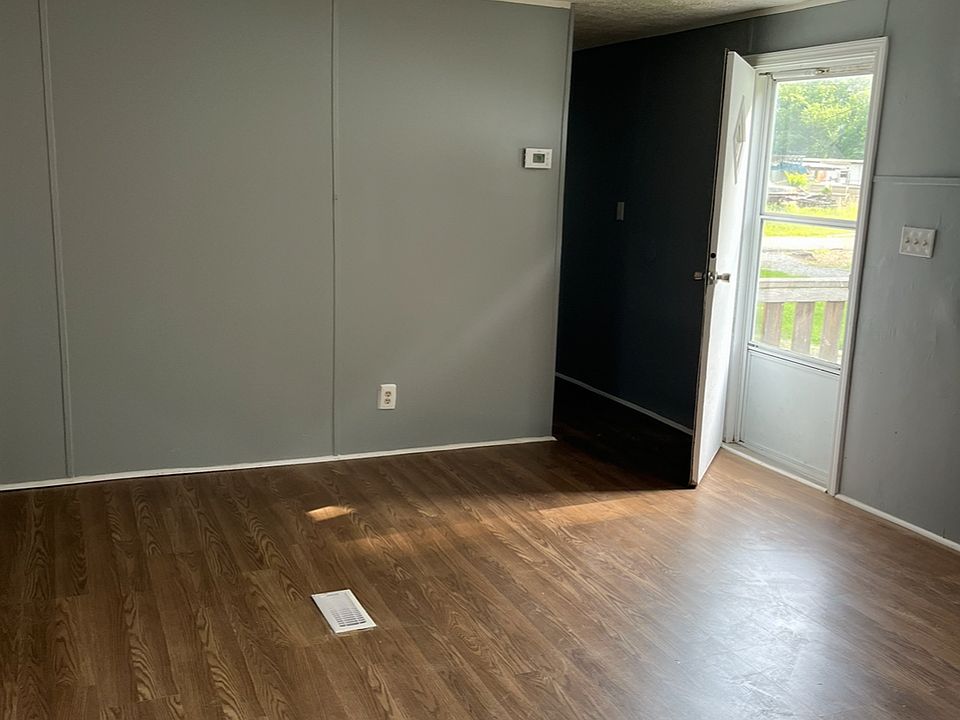 1st image of 847 W Toby St
