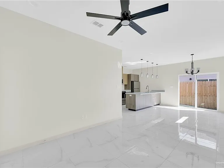 1906 W Violet Dr #3 — Photo 4
